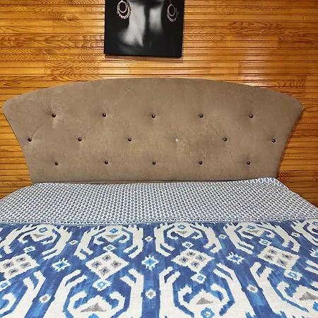 Airport Apartment *
